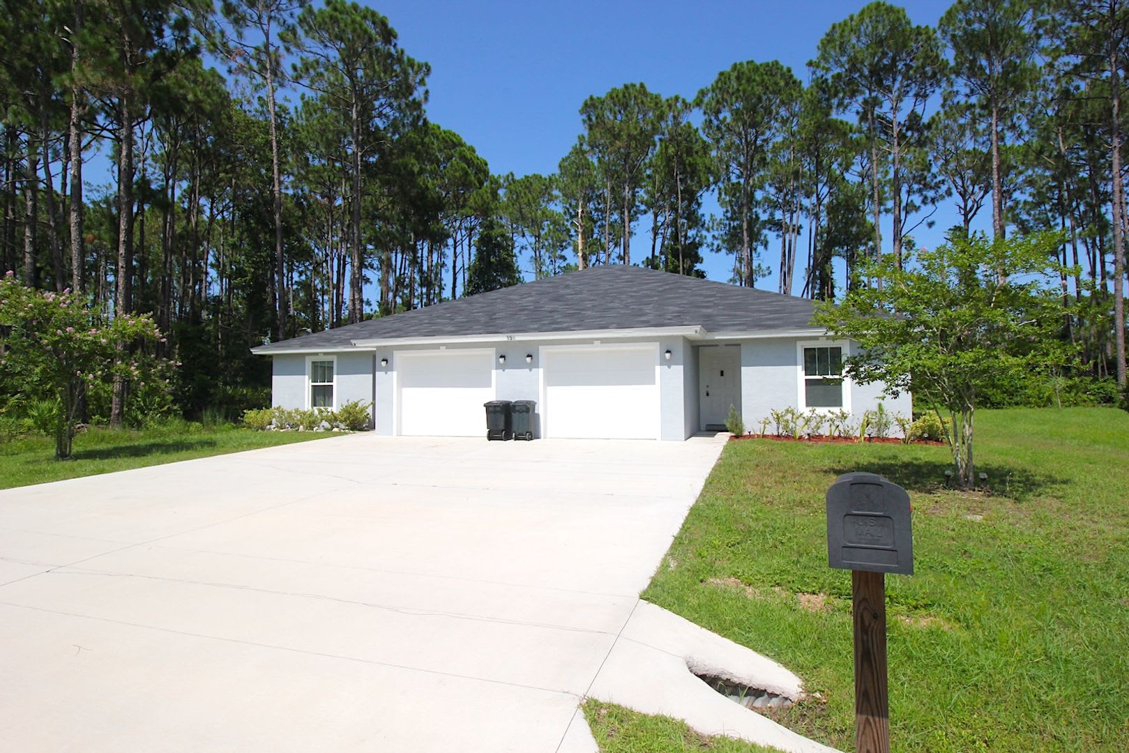 Roomy 3 Bed 2 Bath Duplex Home for Rent w Lawn Cutting Included! – photo 2