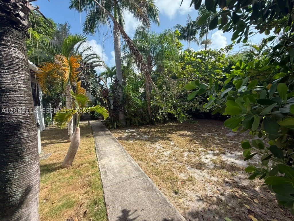 631 NE 60th St – photo 3