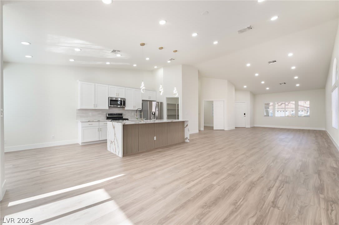 9205 Desert Village Avenue – photo 1