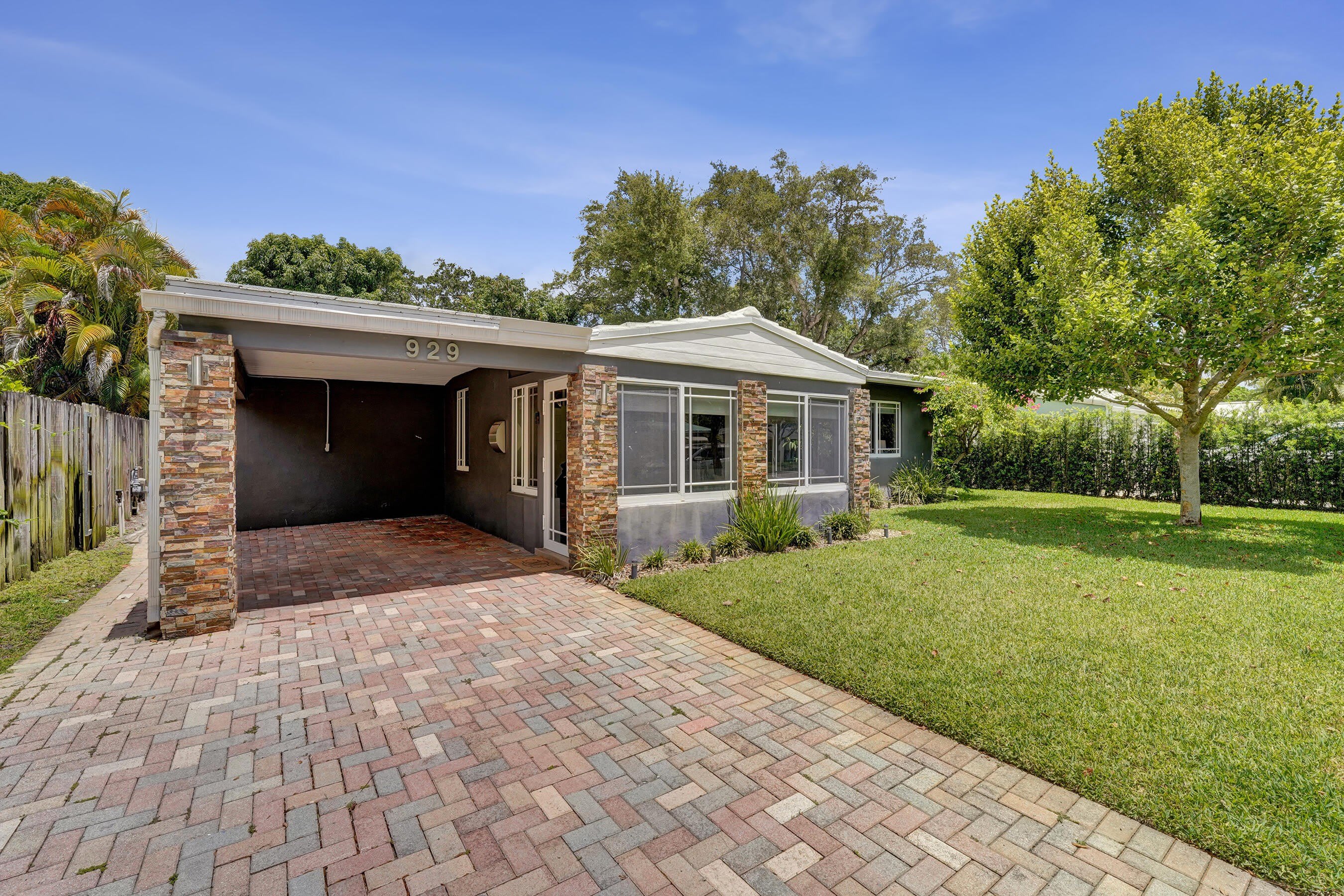 929 SW 18th Court – photo 3