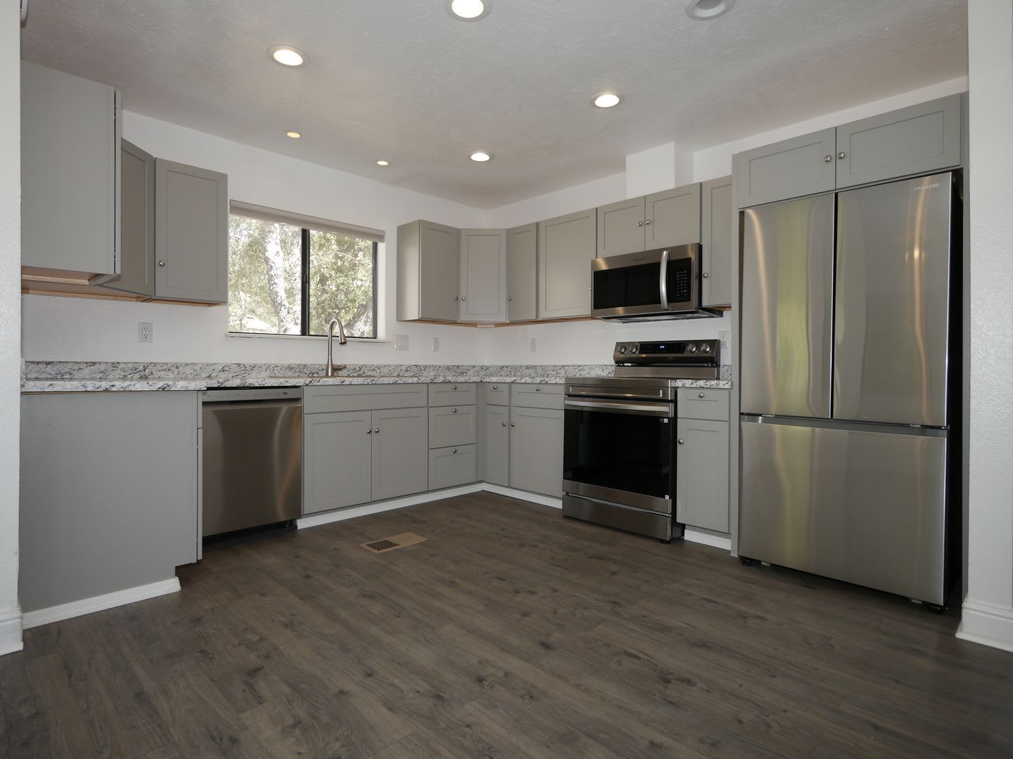 New paint, floors and appliances for a new look at 2503 Hogan Ct. in Valley Springs – photo 4