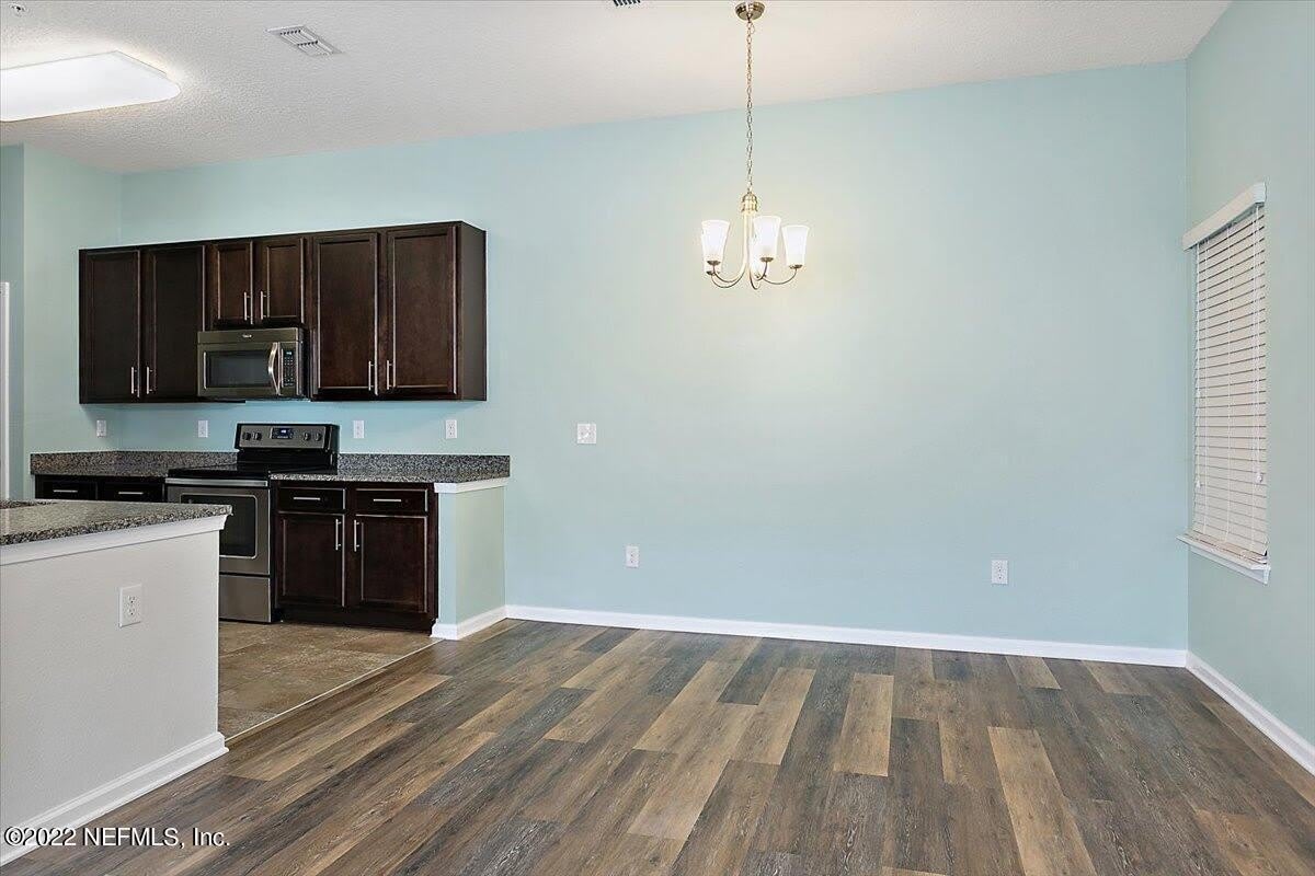 213 LARKIN Place – photo 4