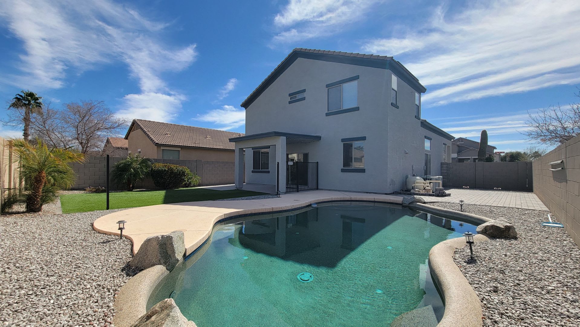 Priced right in a great neighborhood with SOLAR and POOL! – photo 2