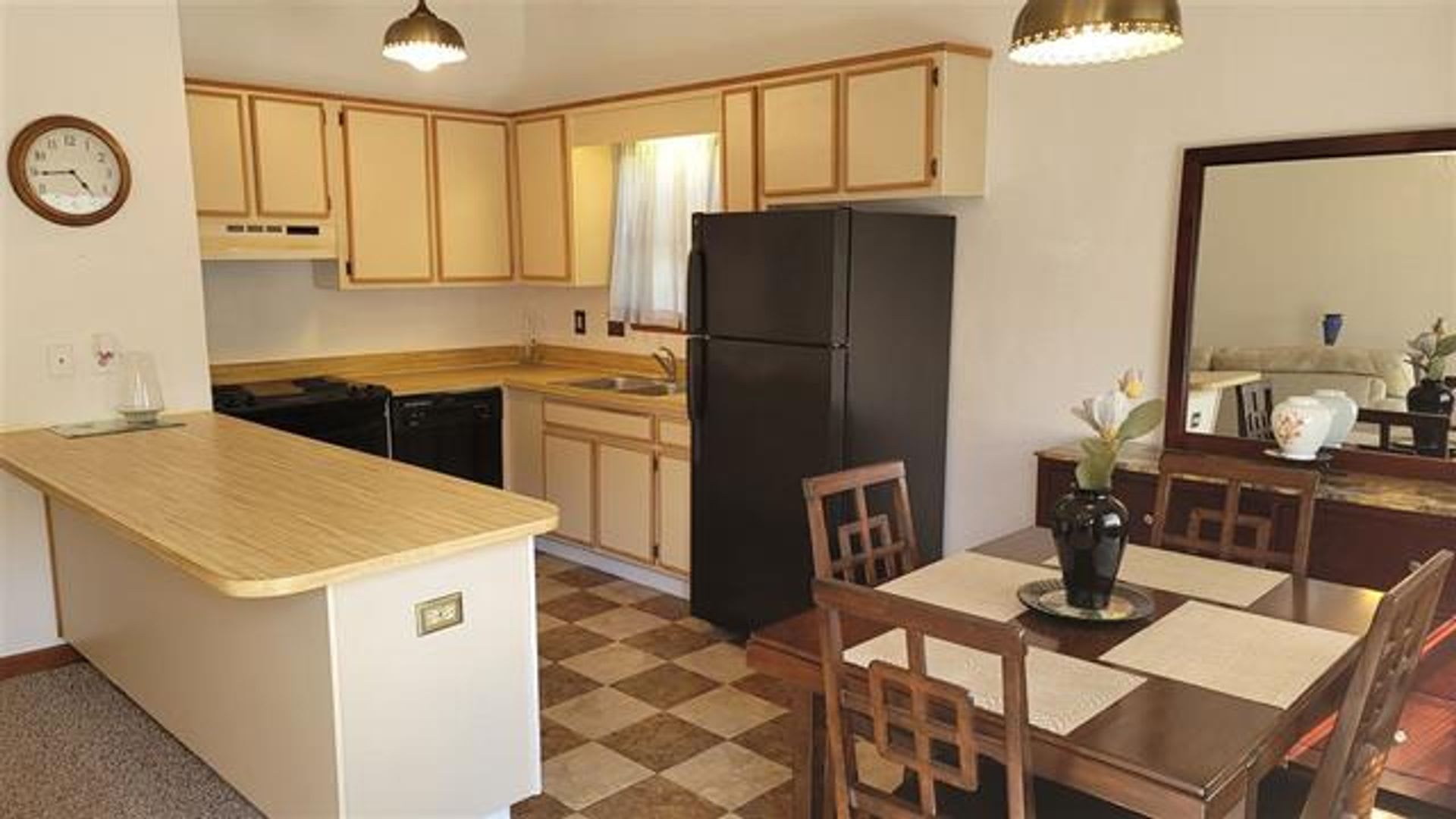 Cute 2 bedroom 1.5 bath townhome – photo 5