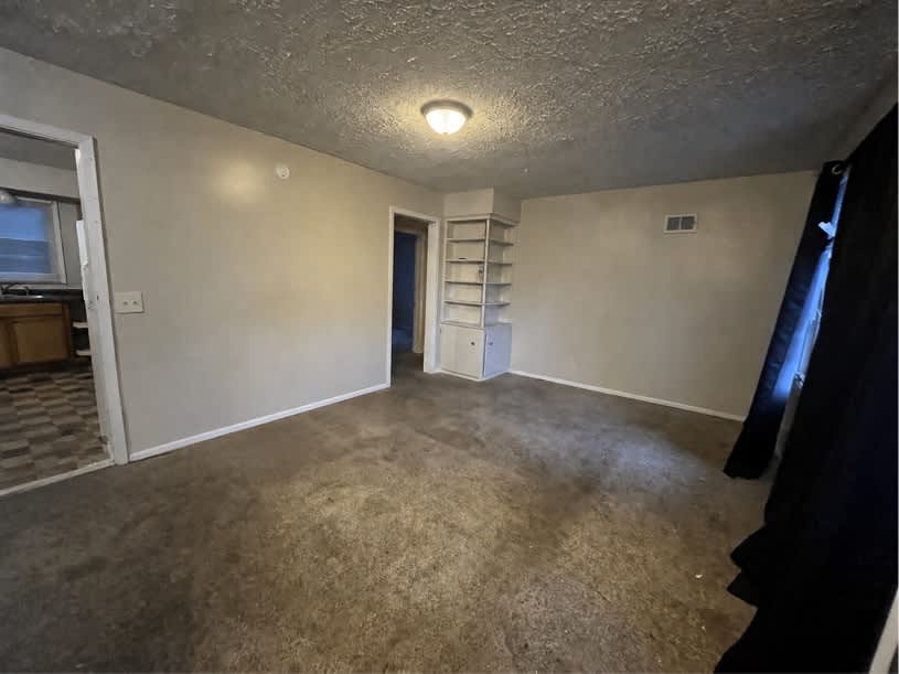 5350 North 44th Avenue – photo 2