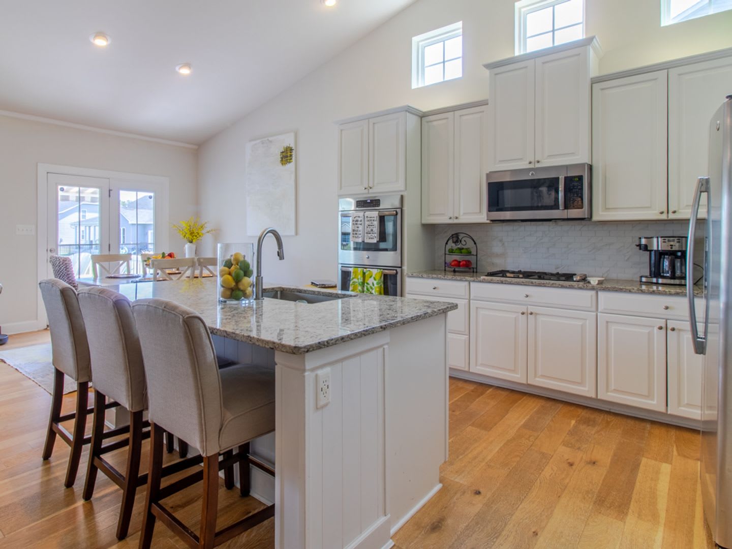 Spacious 4-Bedroom Home with Pond Views, Finished Basement & Community Pool – photo 3