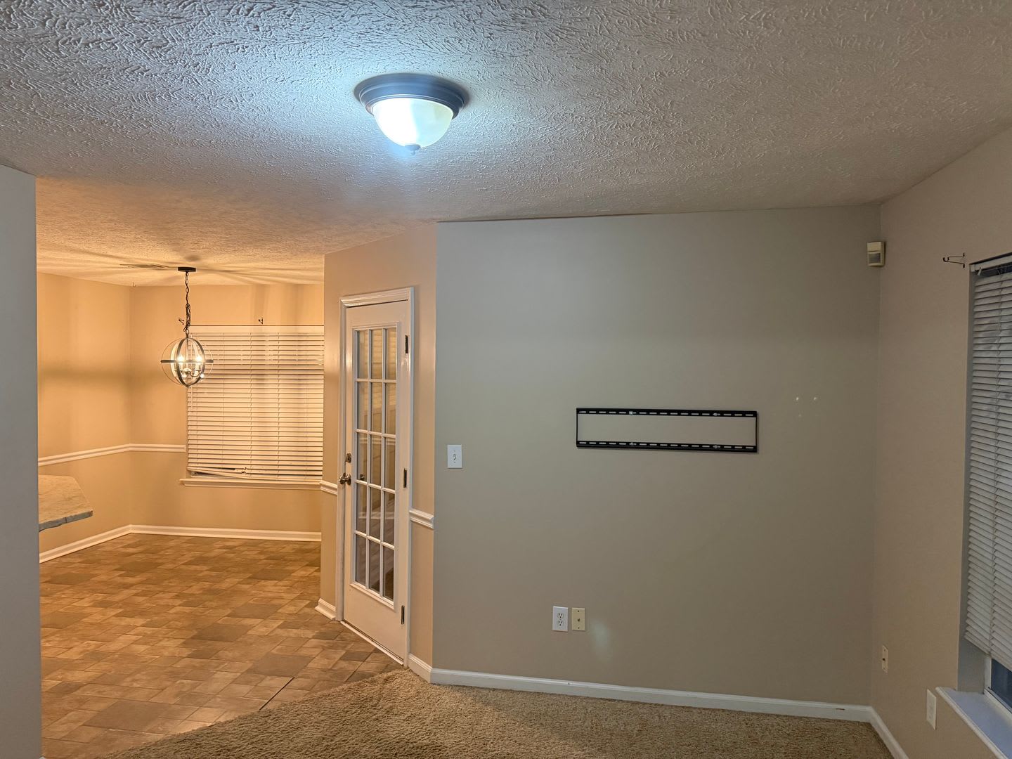 Closest 3bed/2bath to gate 2 available with Fenced in yard. – photo 5
