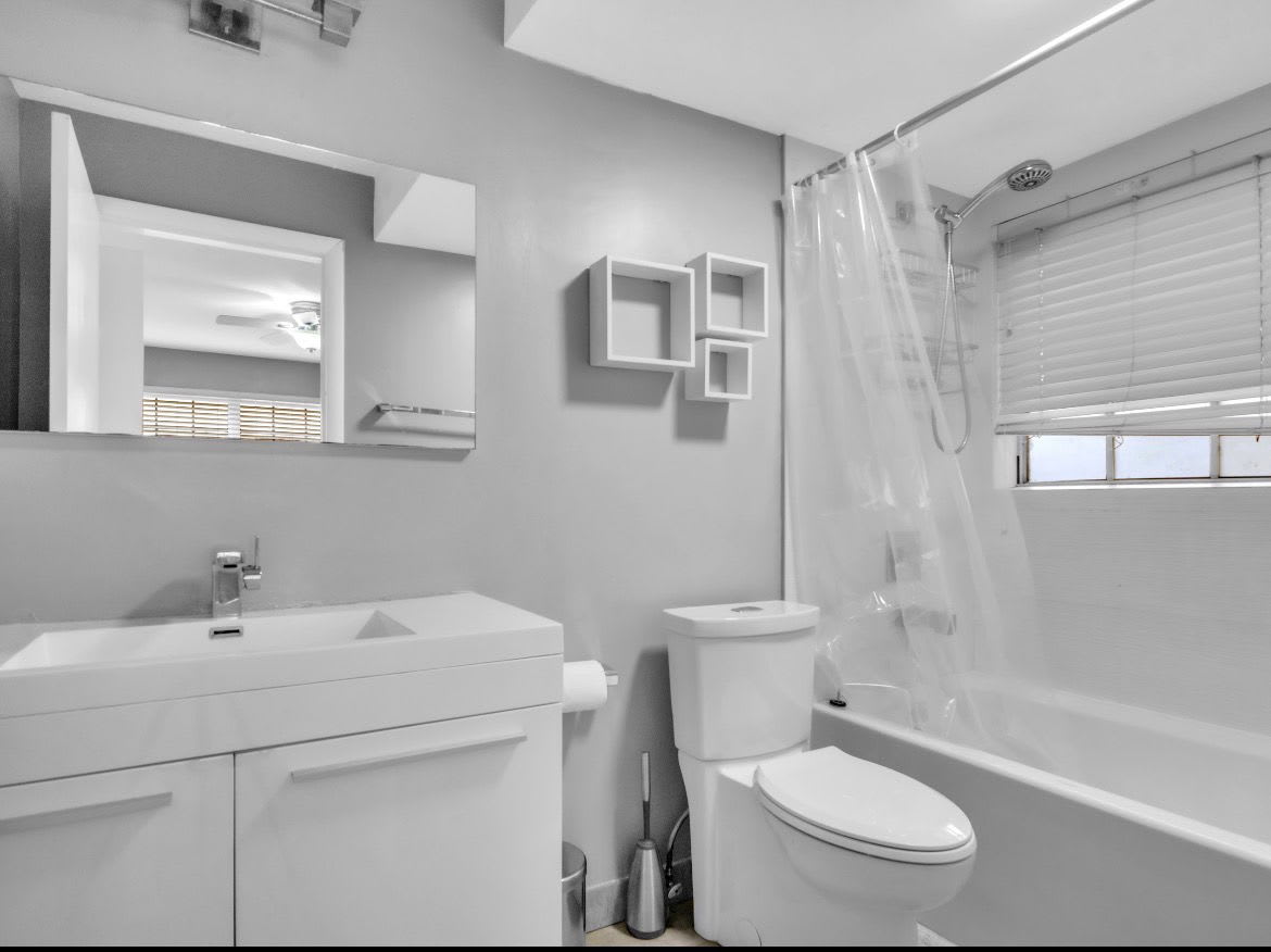 1100 Salzedo Street – photo 3