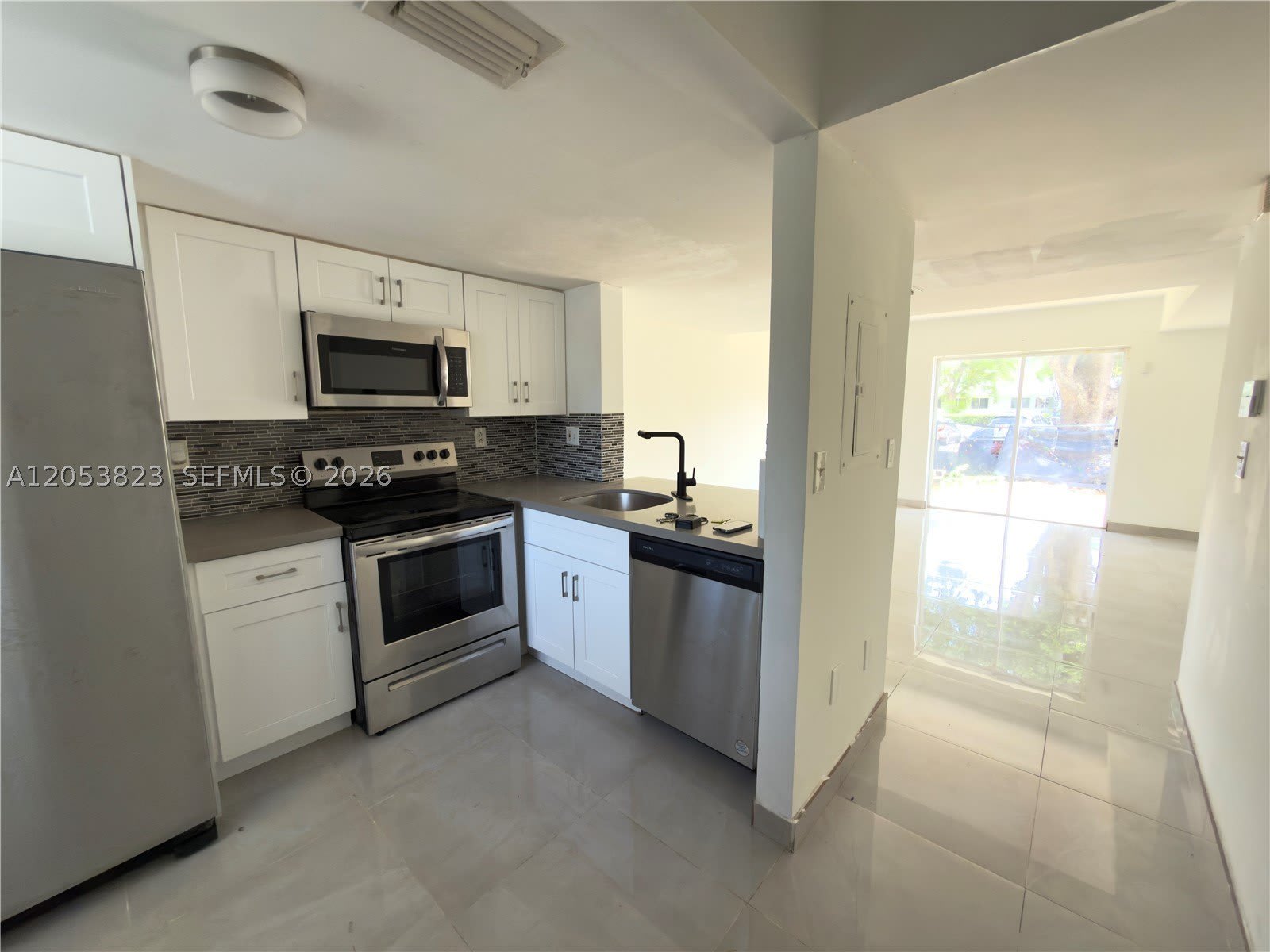 14010 NE 3rd Ct – photo 1