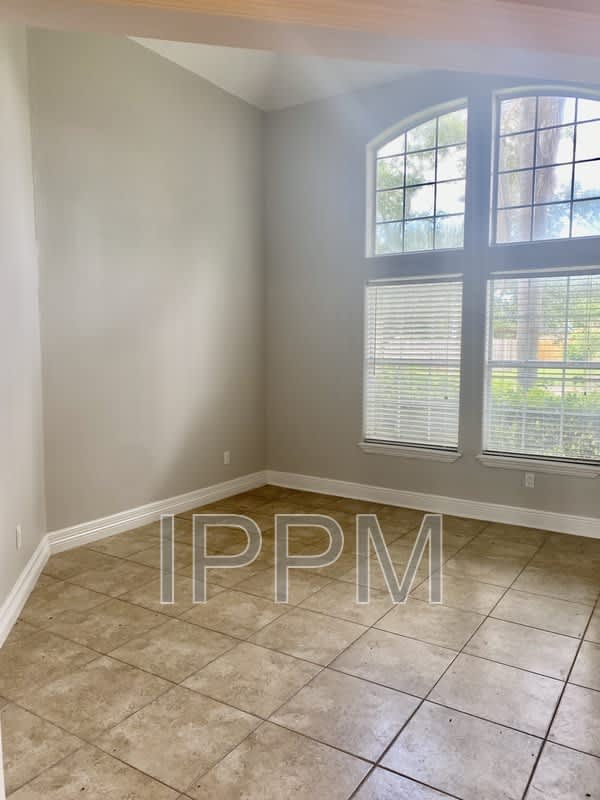2605 Mark Cir – photo 3