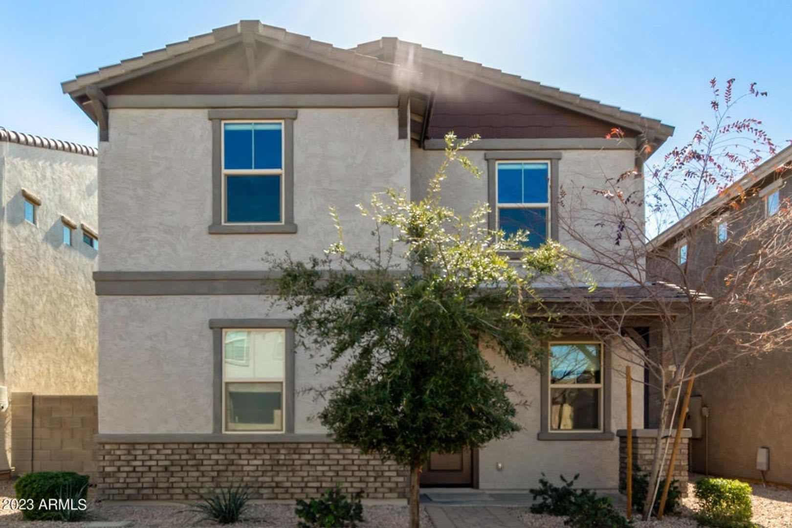 Gorgeous 4 bedroom, 3.5 bath w/2 car garage. Great location in Mesa! – photo 3