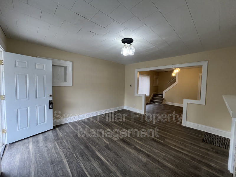 1042 E 16th Ave – photo 2