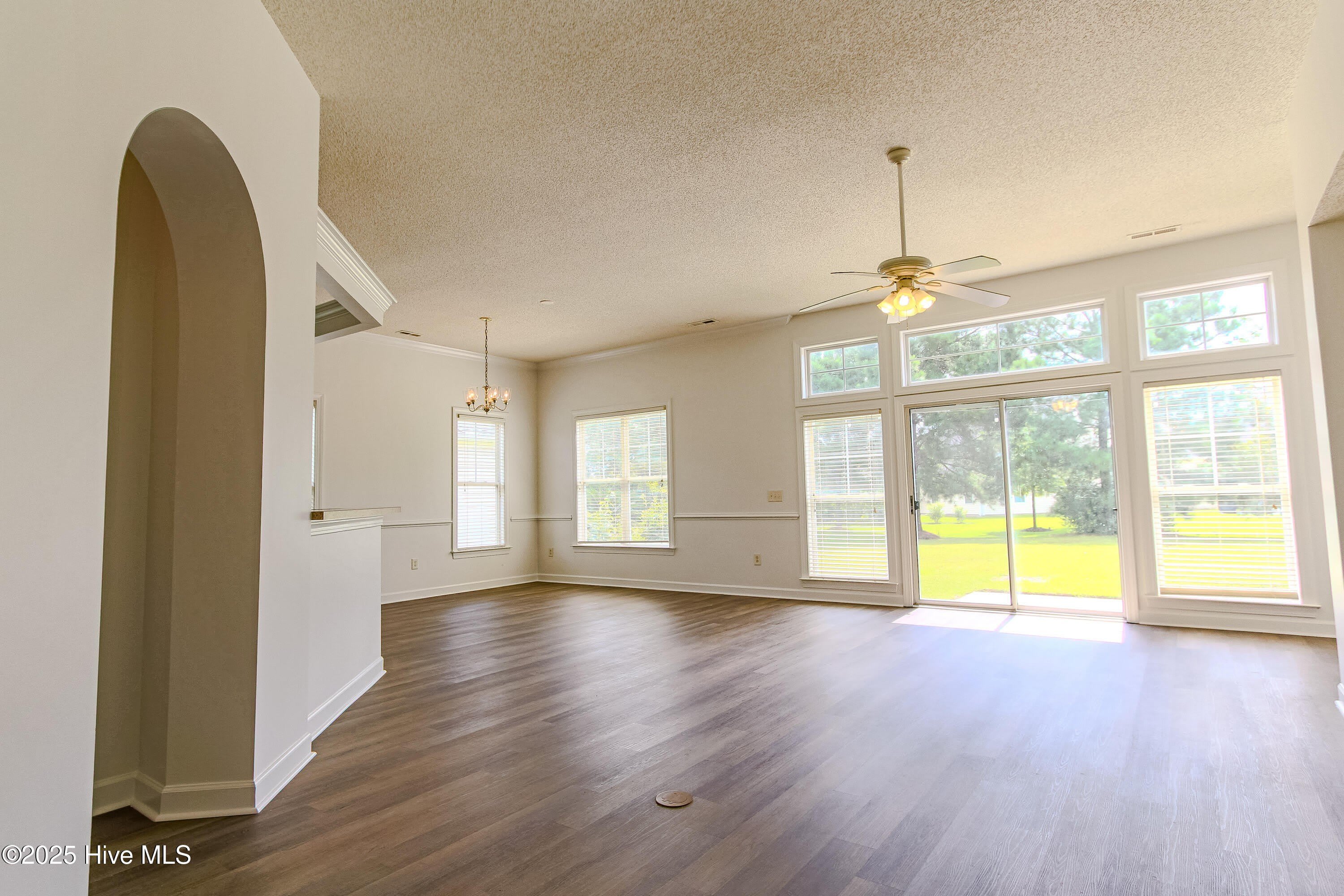 1005 Meadowlands Trail NW – photo 5