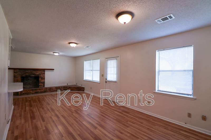 4679 Bradley Dr. – photo 3