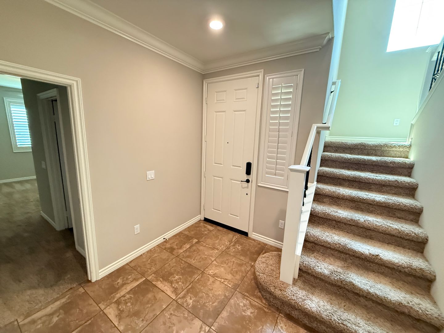 Stunning 4-Bedroom Home with Solar, EV Charger, and a Loft in Valencia – photo 2