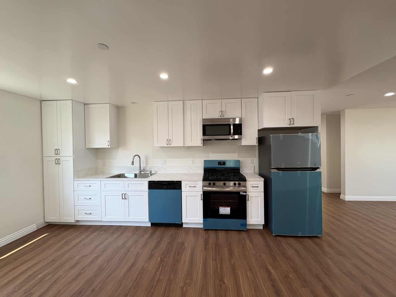 9737 Lev Avenue – photo 3