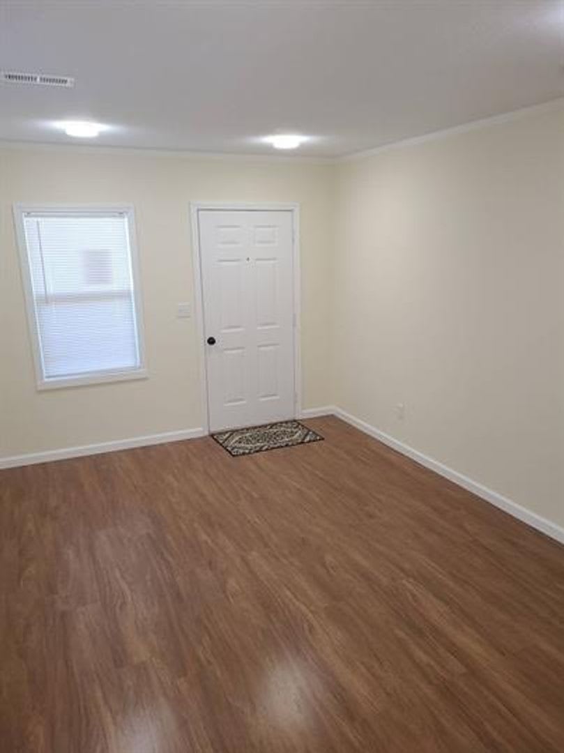 Updated 2 Br 1 Ba Home With Large Fenced Yard 1 Car Garage 1538 Longfield Ave Louisville Ky 40215 – photo 3