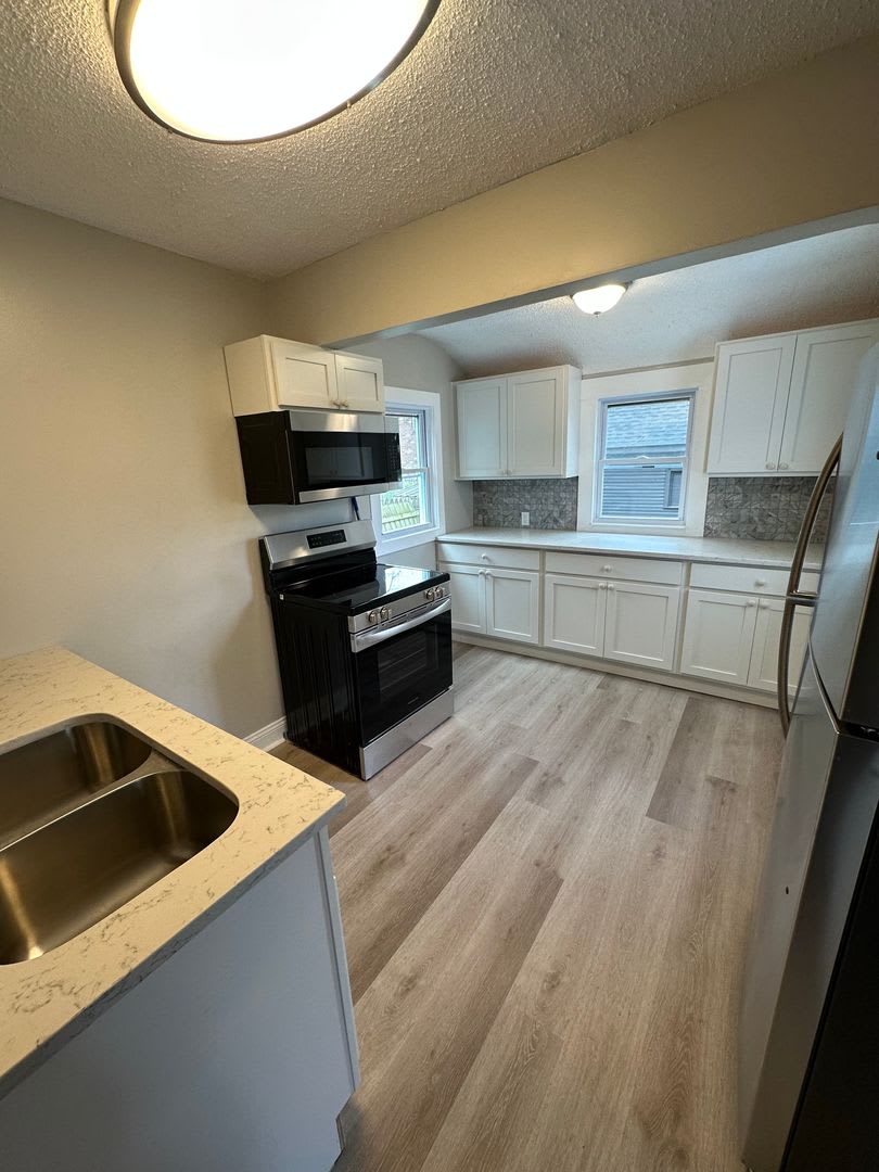 Beautiful Newly Renovated Home 4 BEDROOM 2 BATH – photo 5