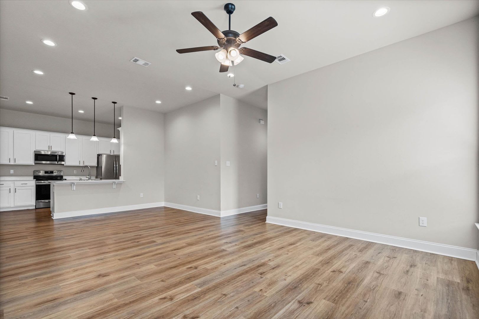 GREAT LOCATION IN CYPRESS GATES COMMUNITY – photo 4