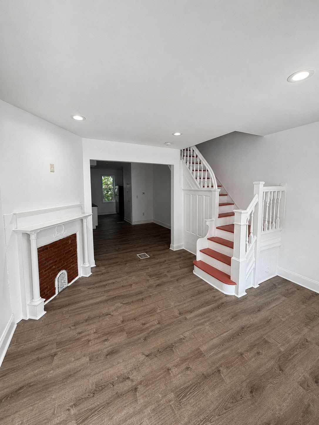 125 N Sickels St – photo 4