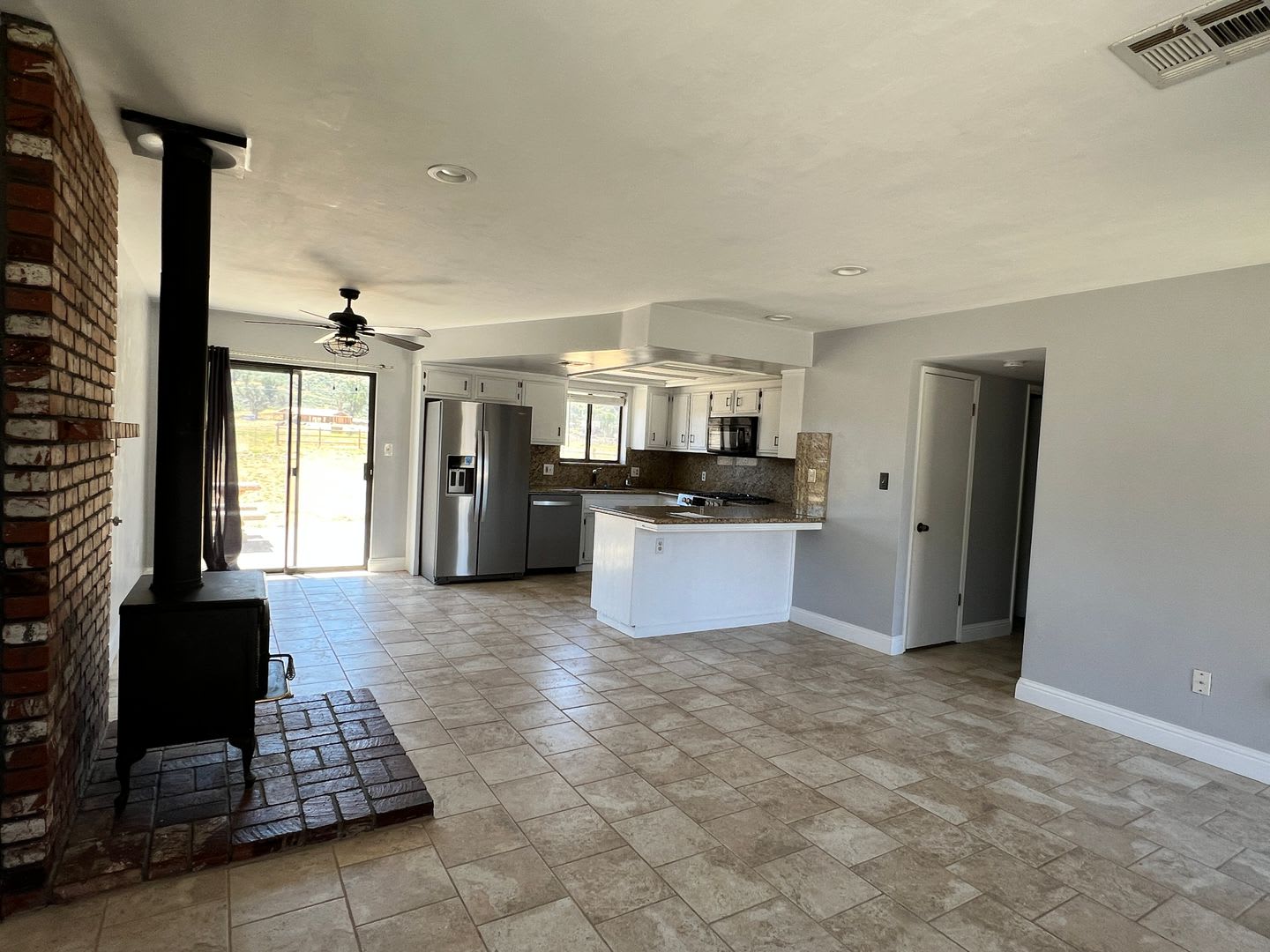 Beautiful Home 3BR/2Bath on Bear Valley Springs Valley Floor – photo 4