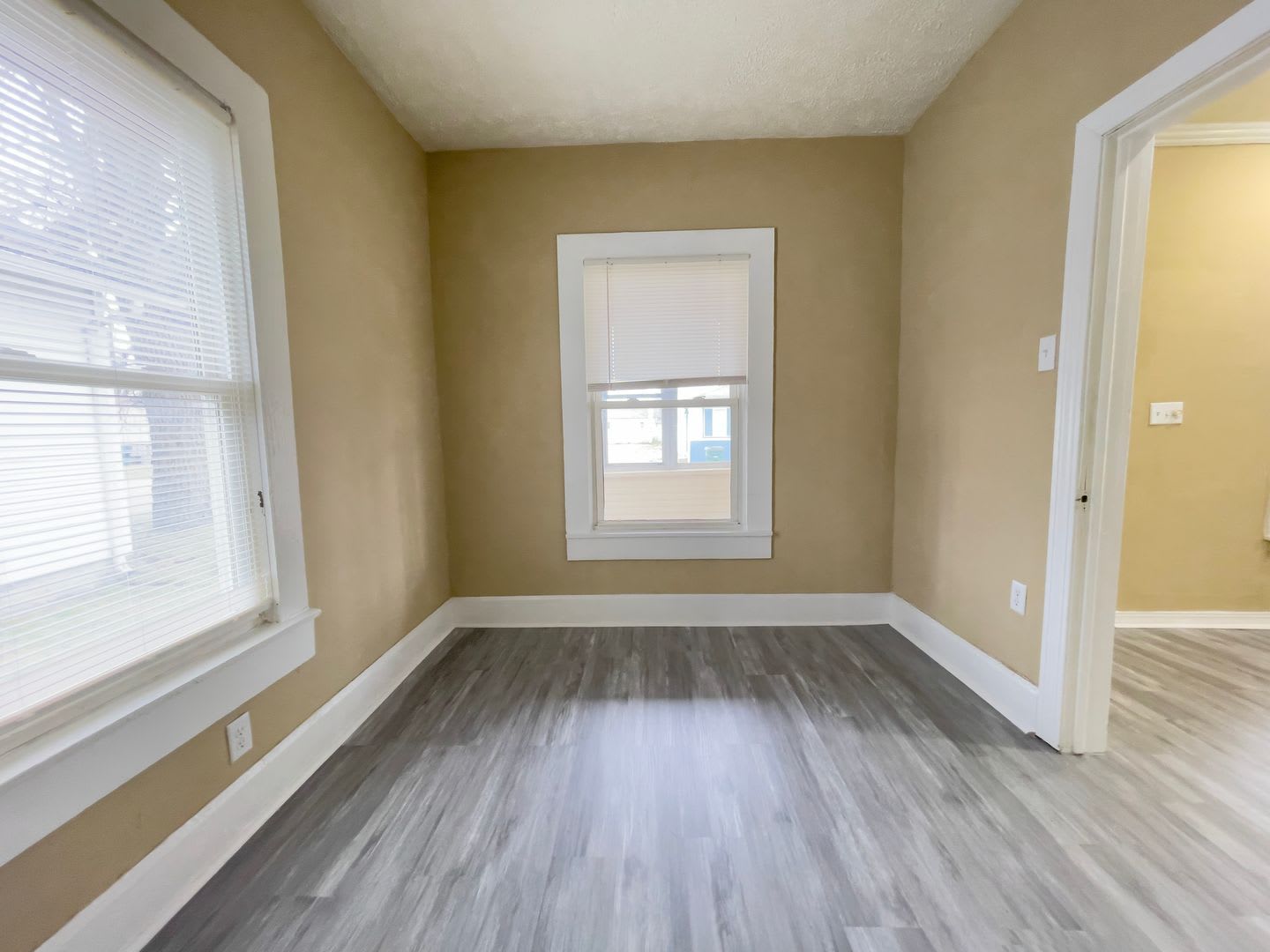For Rent 722 S Hackley St 2 Bedroom 2 Bathroom Home W D Hookups Enclosed Front Porch – photo 5