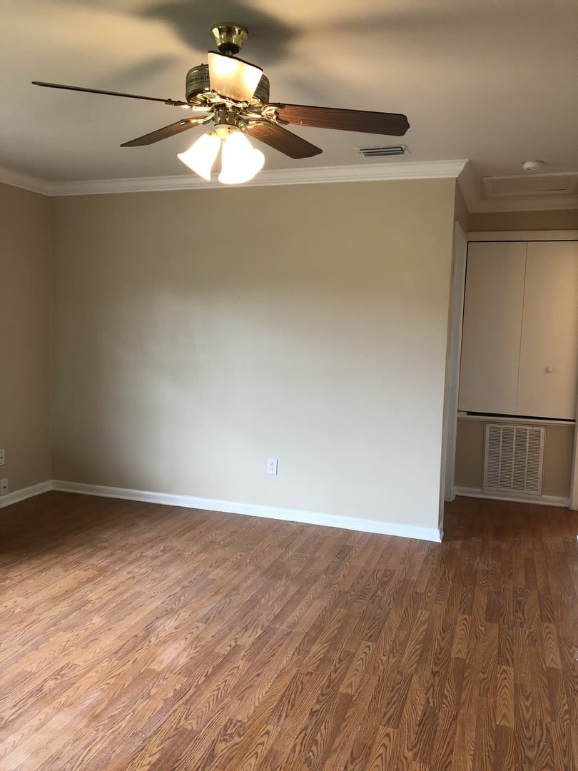 1St Month Free Rent 2 Bed 1 Bath Home Pet Friendly Washer Dryer Hook Ups Section 8 Welcome – photo 4