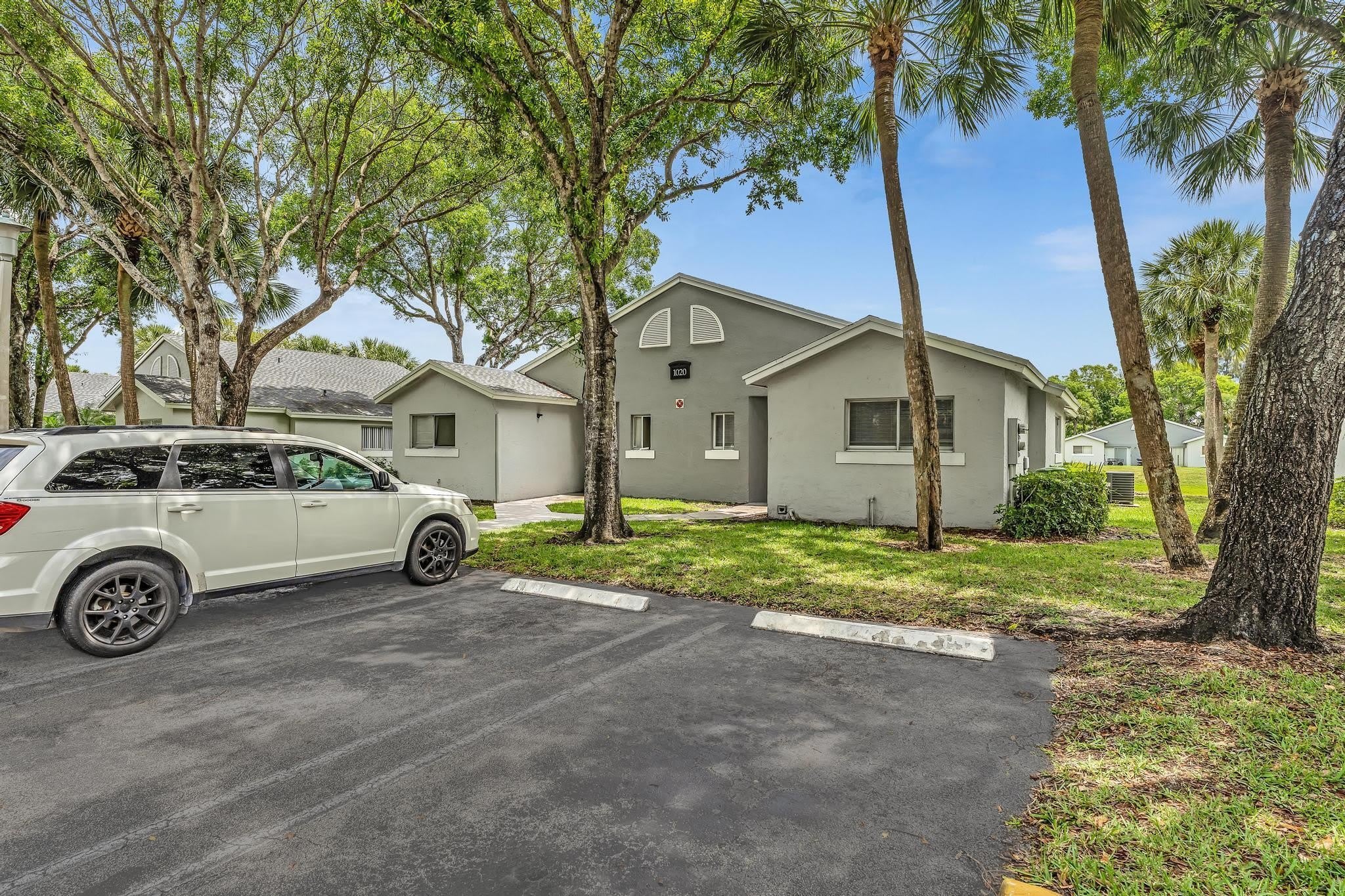 1020 Lake Victoria Drive – photo 4