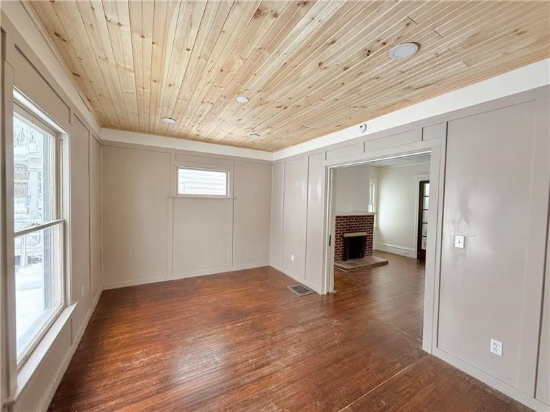 657 North St – photo 3