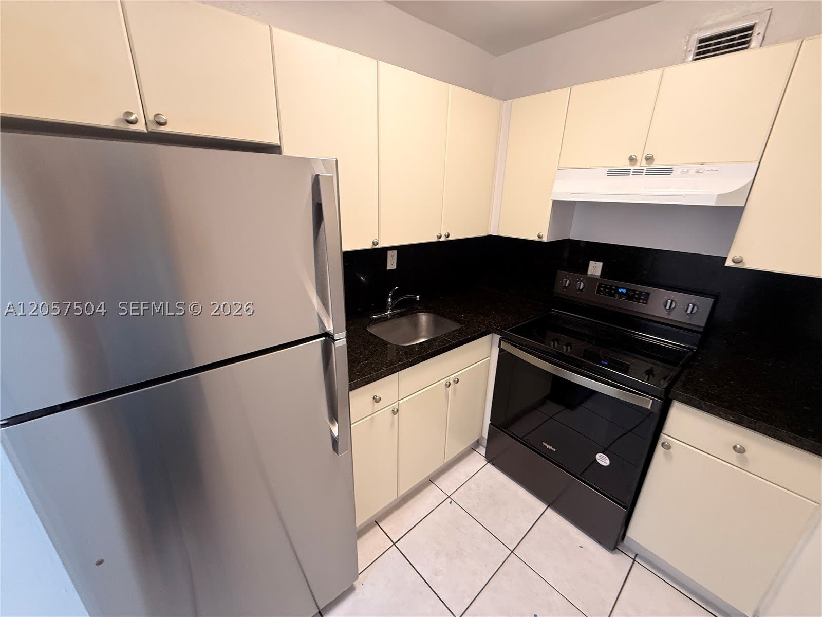 1860 SW 22nd St – photo 4
