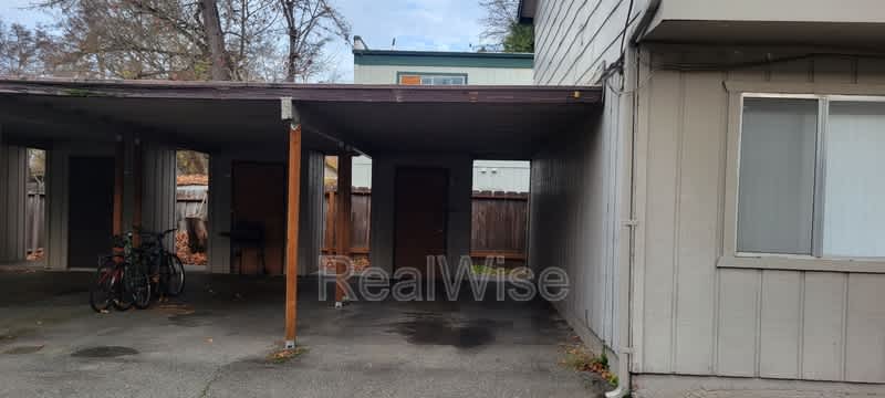 1112 SW 5th St – photo 4
