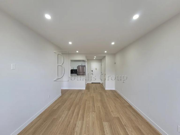 58 12 Queens Blvd – photo 4