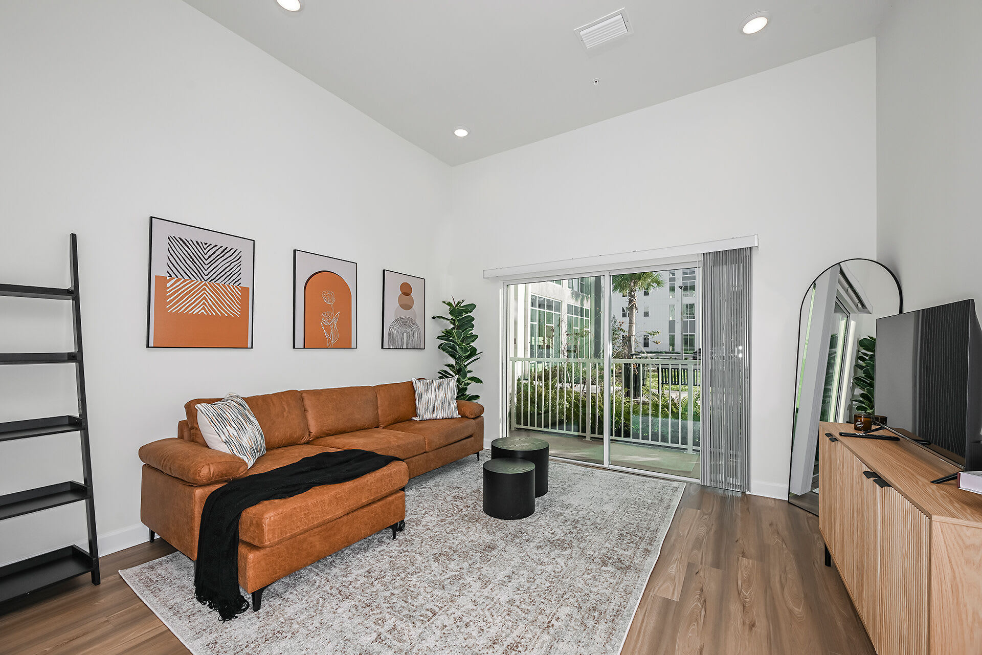 Apollo Apartments – photo 2