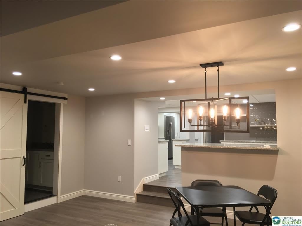 125 E Broad – photo 5