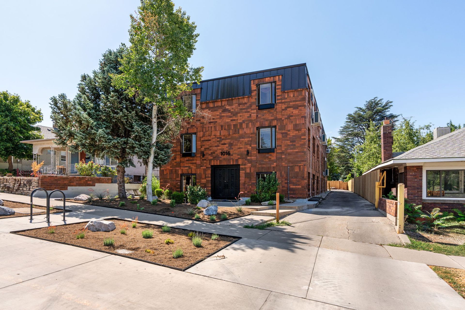 Welcome To The Hauser Apartments!!!! – photo 1