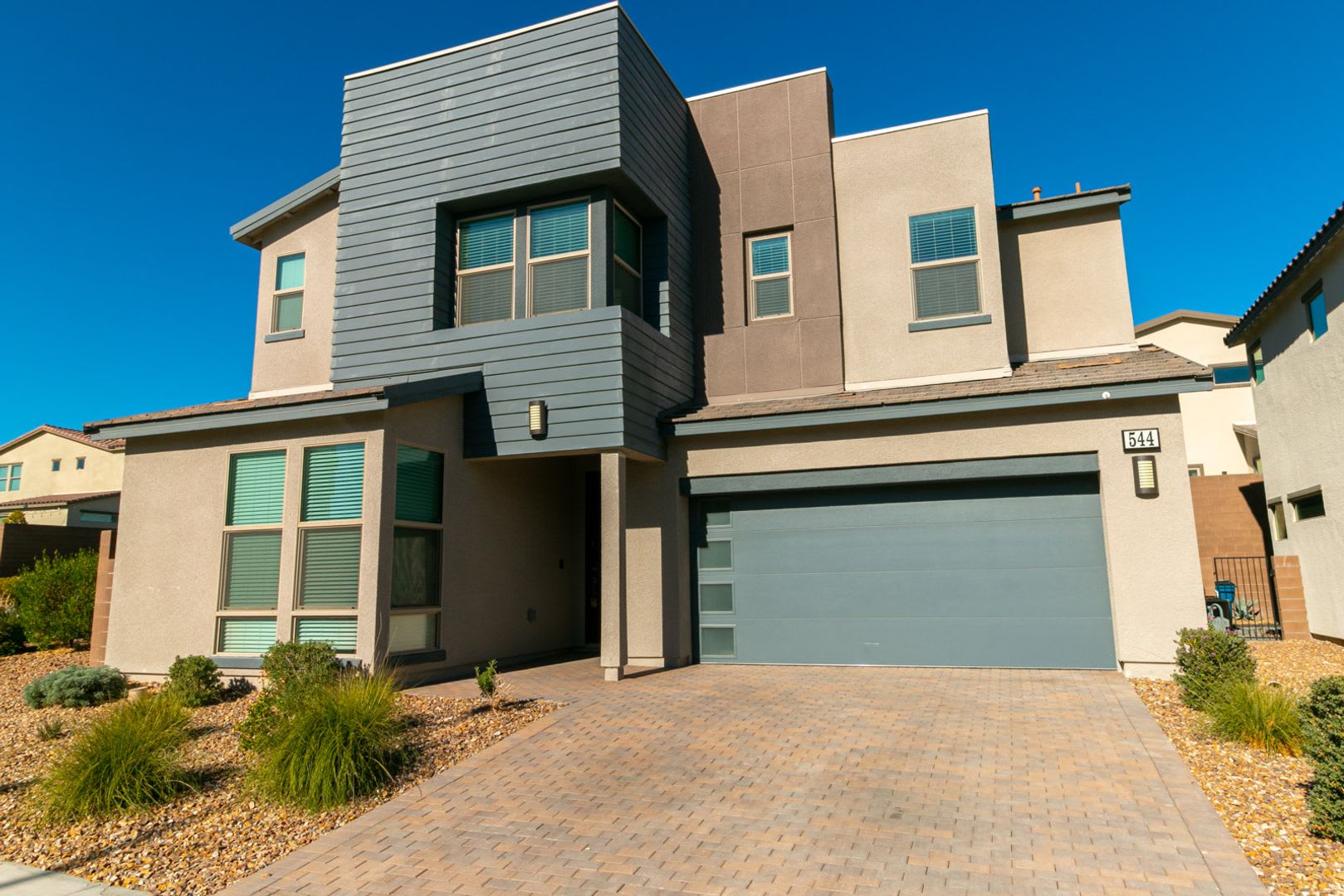 Uniting classic enrichments with modern practicality with This 4 Bedroom In North Las Vegas! – photo 5