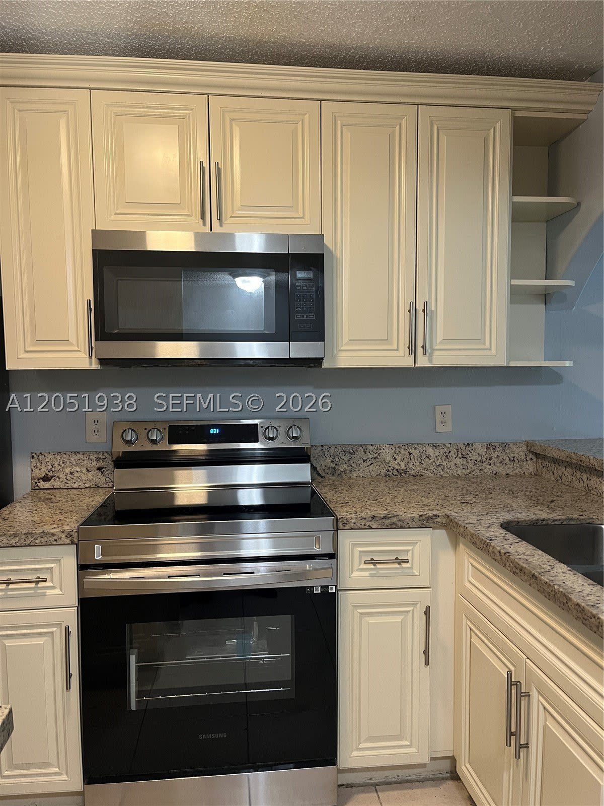2740 FOREST HILLS BLVD – photo 1