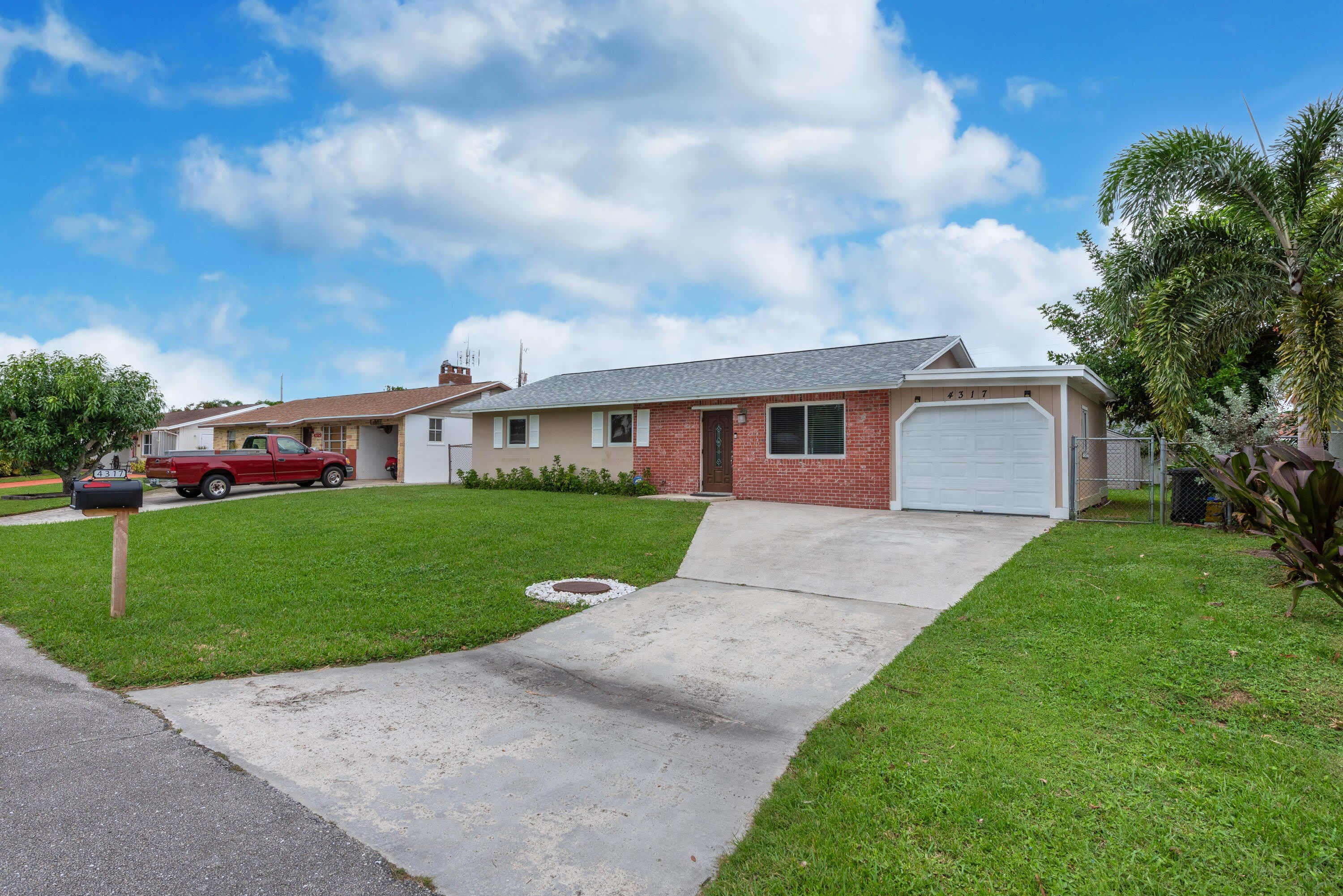 4317 Applecrest Drive – photo 2