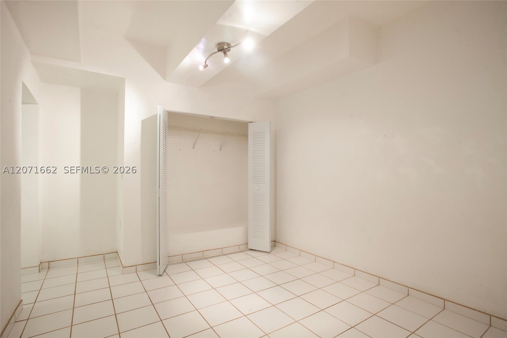 4720 Pine Tree Dr – photo 5