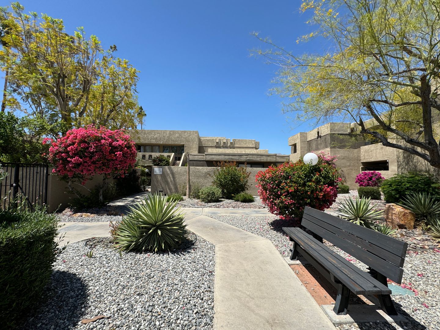 Available Now Beautiful Ground Floor 2 Bed 2 Bath Condo In Palm Springs – photo 1