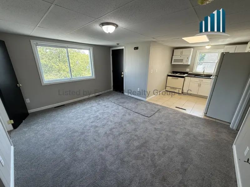 85 Massasoit St – photo 5