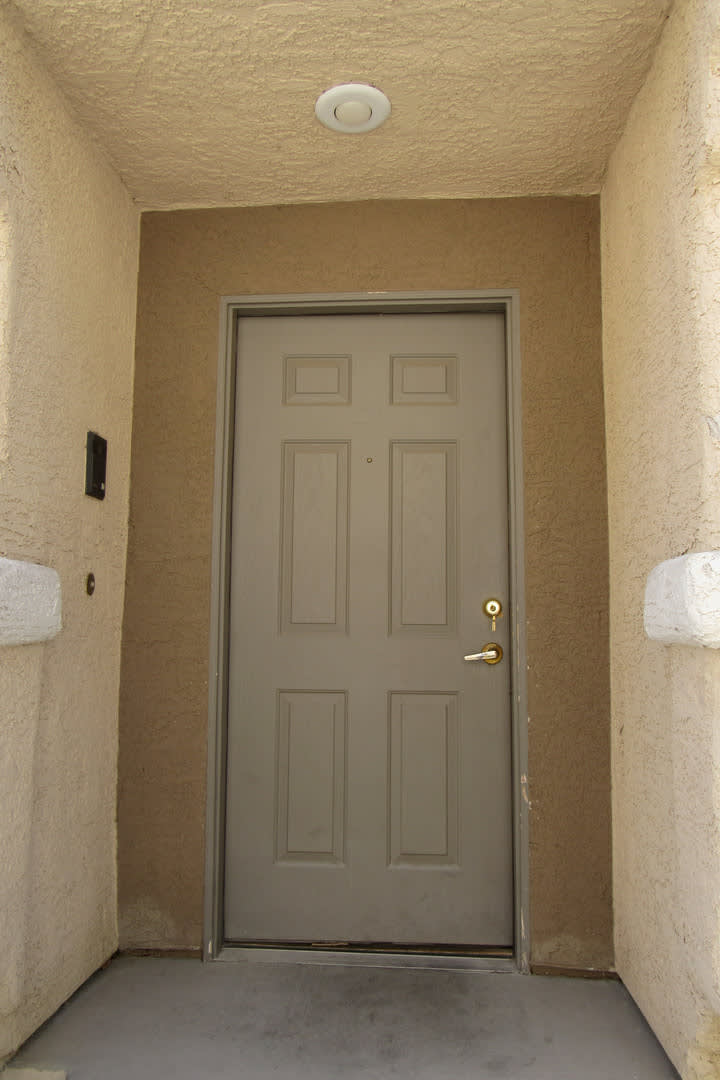 AMAZING 2 STORY TOWNHOME LOCATED IN A GATED COMMUNITY-AVAILABLE SOON! – photo 2