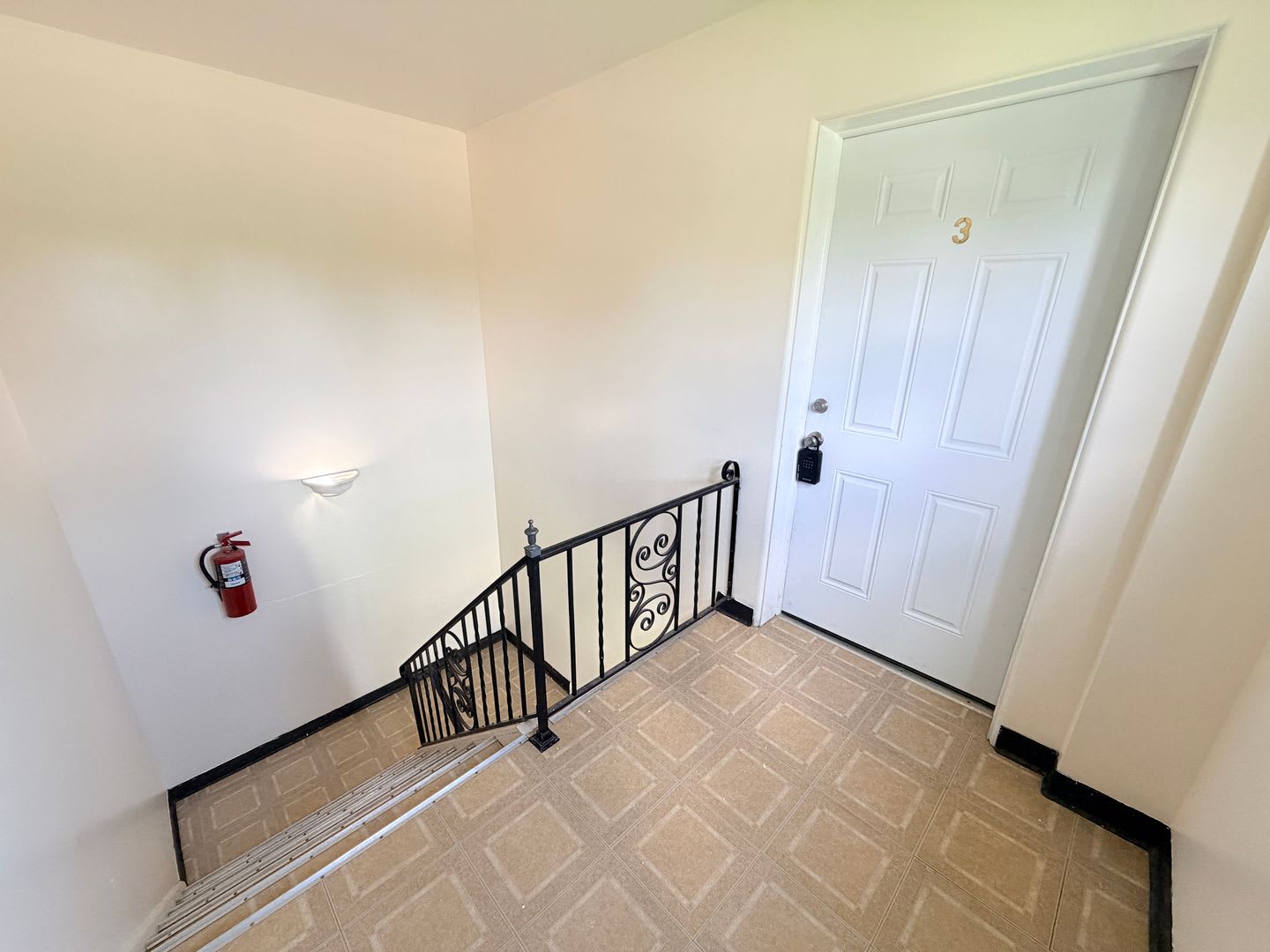 NOW SHOWING: 1 Bedroom/1 Bathroom Apartment located at 303 N Madison Ave. Unit 3 in Greenwood, IN. – photo 5
