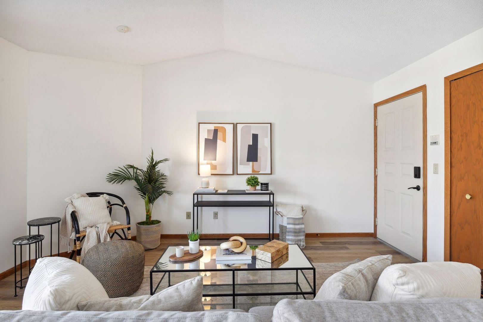 Freshly updated 2 bedroom condo! – photo 1