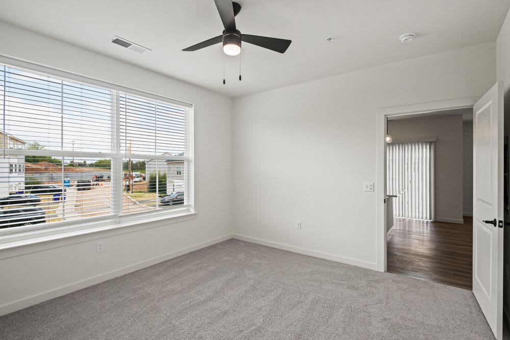 3 Bedroom Townhome With Bonus Room – photo 5
