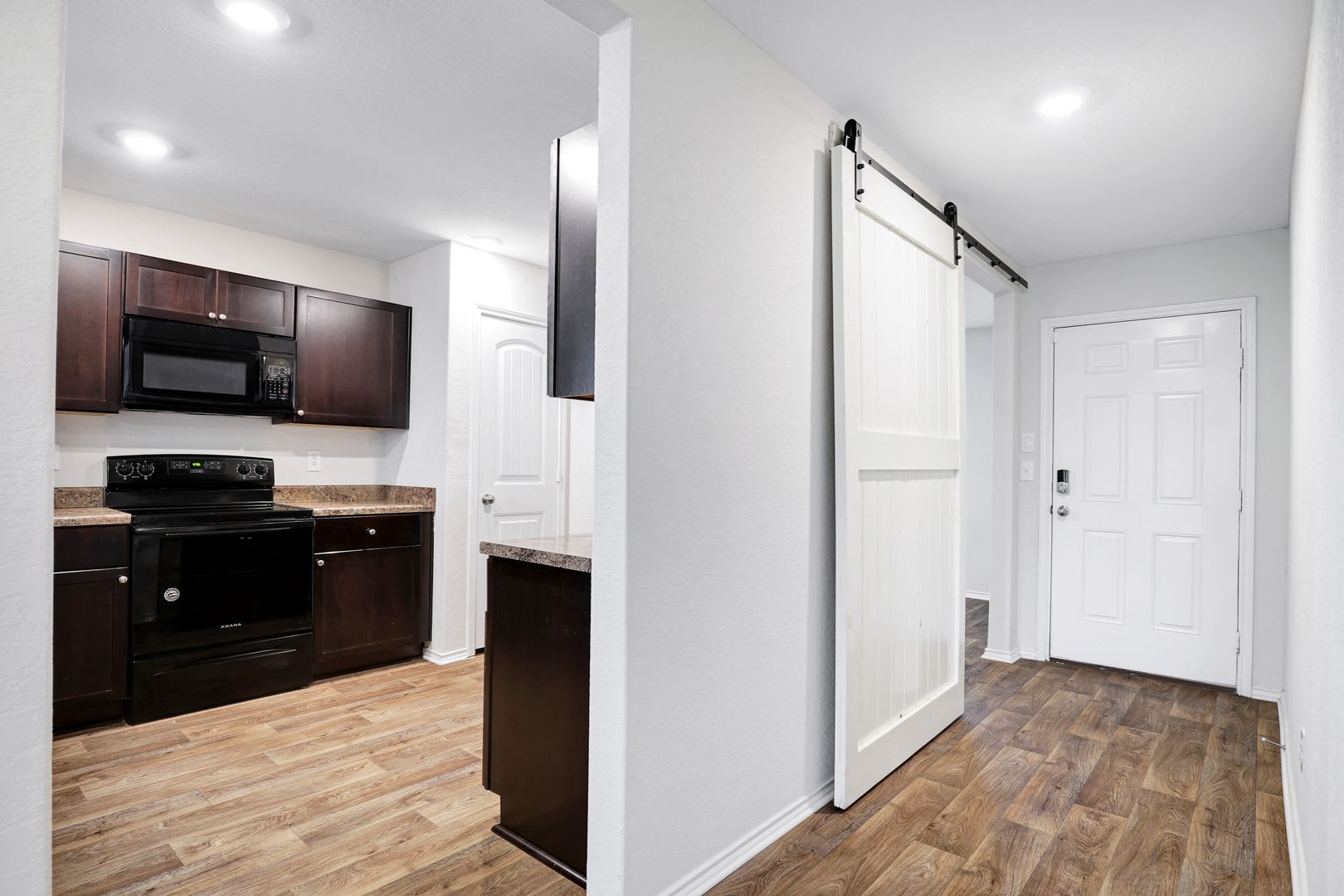 Move In Special Two Weeks Free Exquisite Two Story Residence With Office Serene Backyard Retreat – photo 3