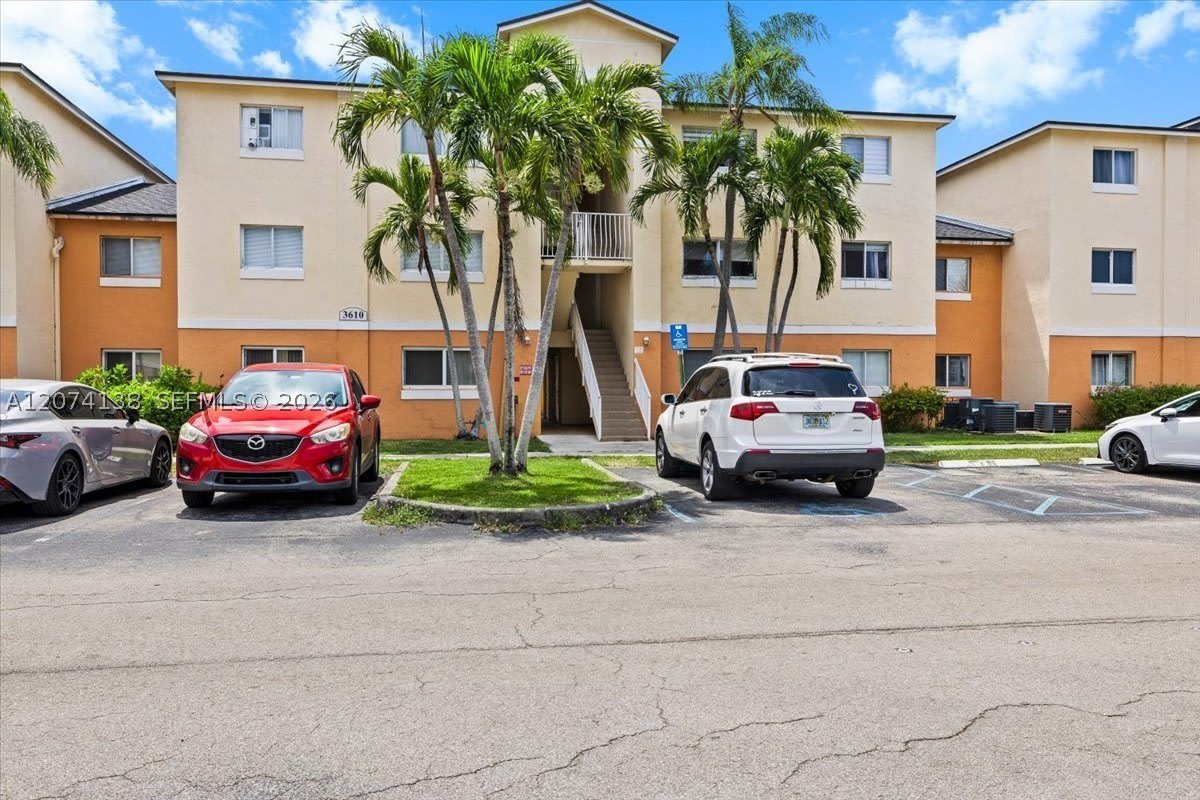 3610 N 56th Ave – photo 2