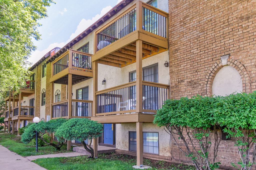 The El Chaparral Apartments – photo 1