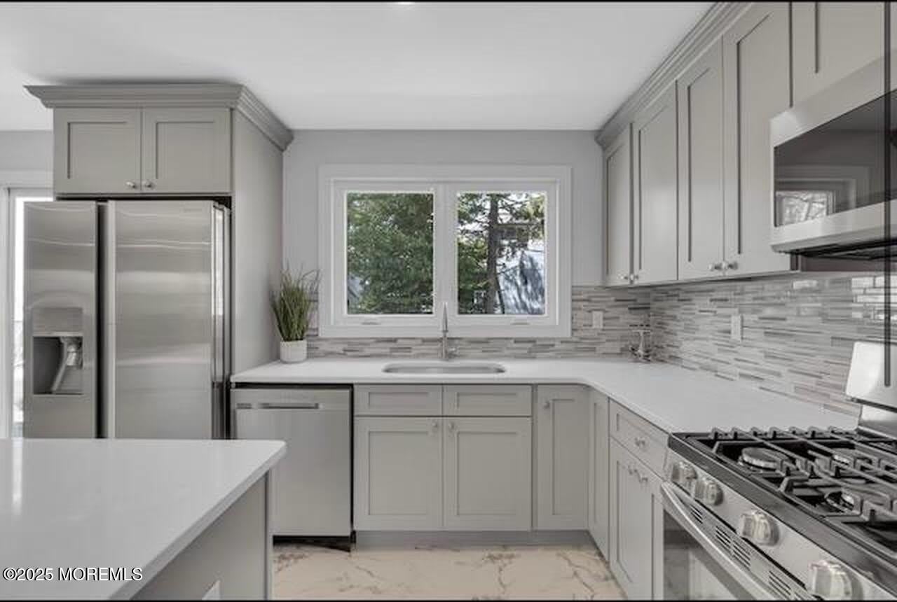1143 Roe Avenue – photo 2