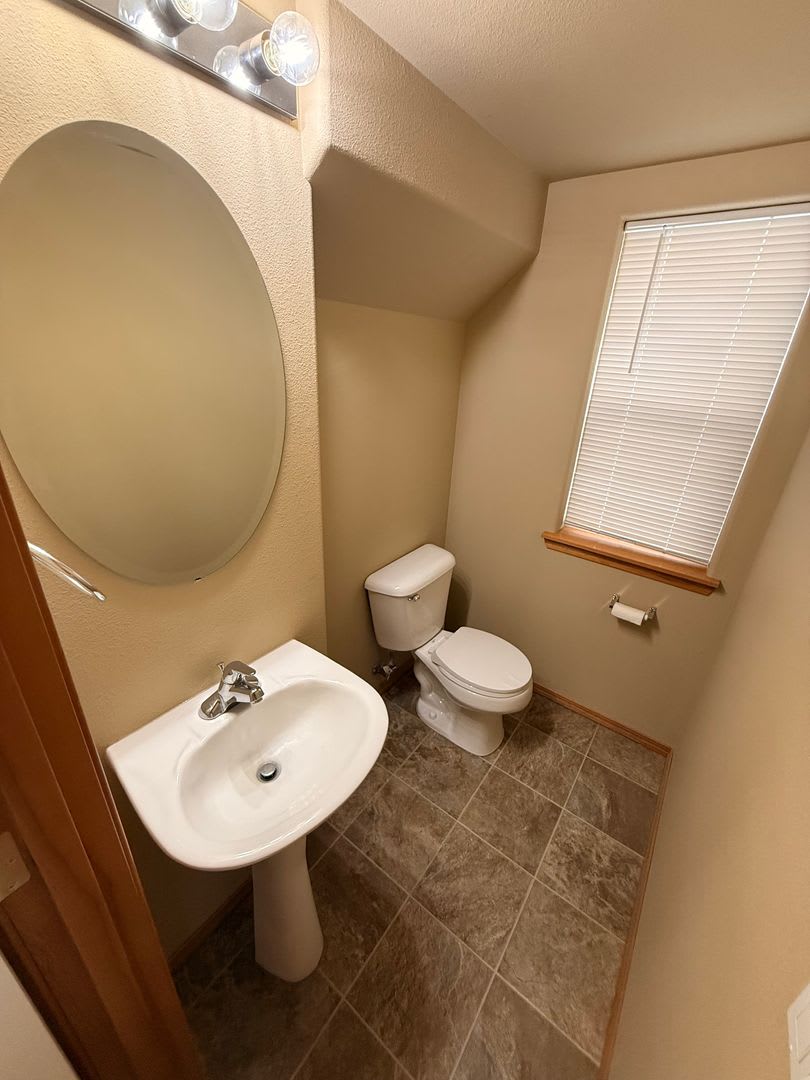 BRIGHT, OPEN LIVING IN THE HEART OF REDMOND!! – photo 5